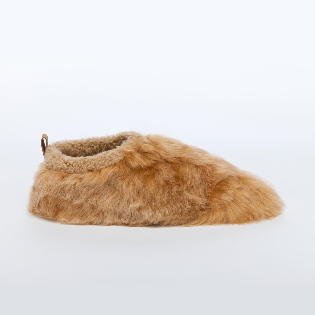 Honey Low Rider. Ethical Alpaca fur luxury slippers. Leather soles. Sheepskin interior. Made in Peru. Animal cruelty free.