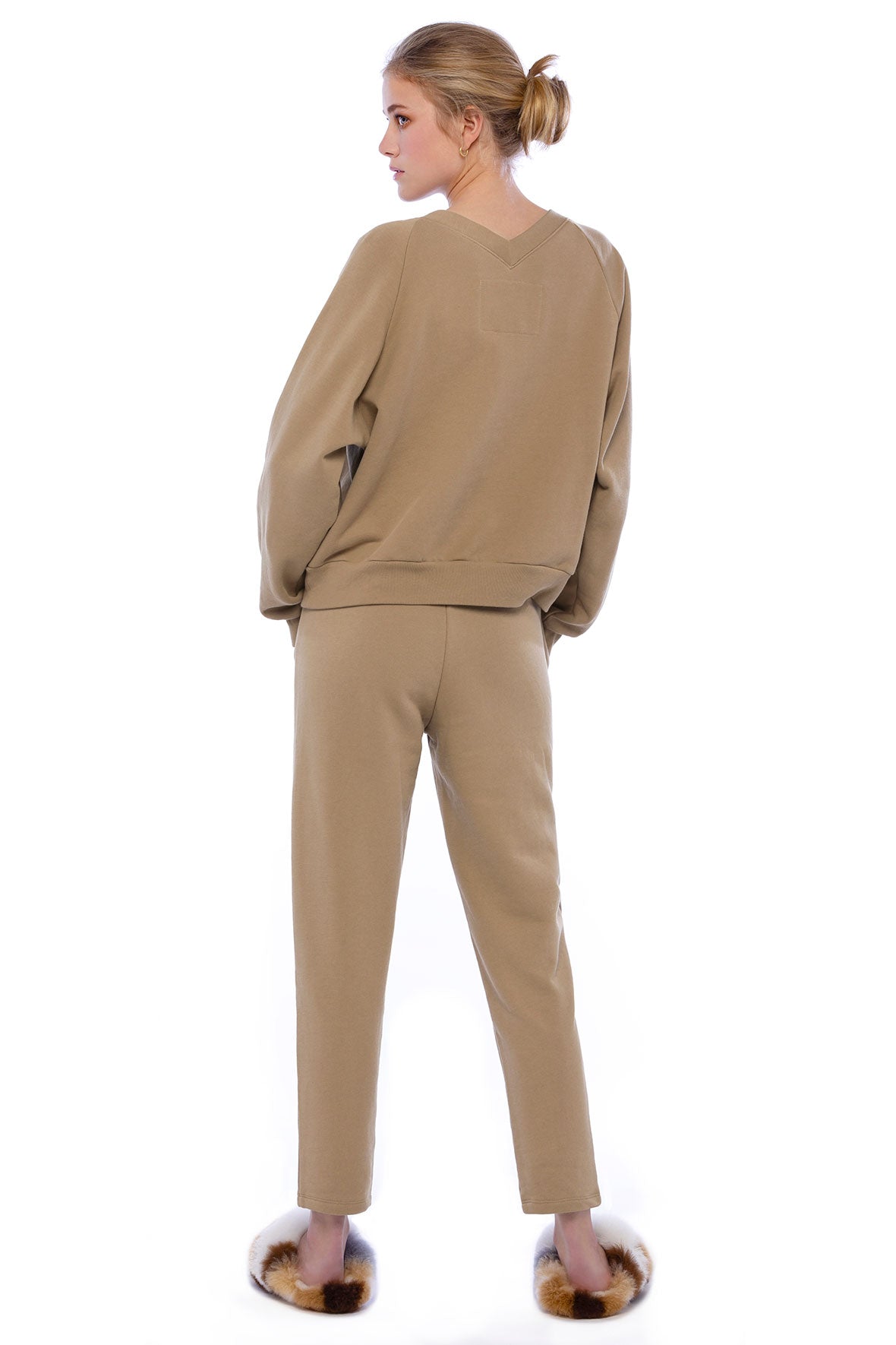 Sweatpants color dune beige. Peruvian pima cotton. High waist. Large elastic belt. Deep front pockets. loungewear apparel.