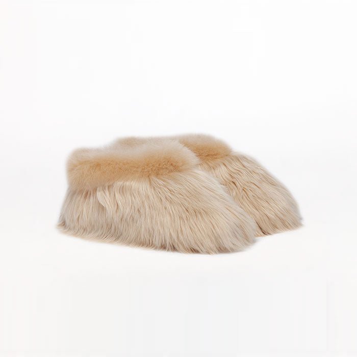 Kids Swirl alpaca fur slippers color Almond Satin light beige. Leather outsole. Ethical alpaca fur slippers for toddlers.