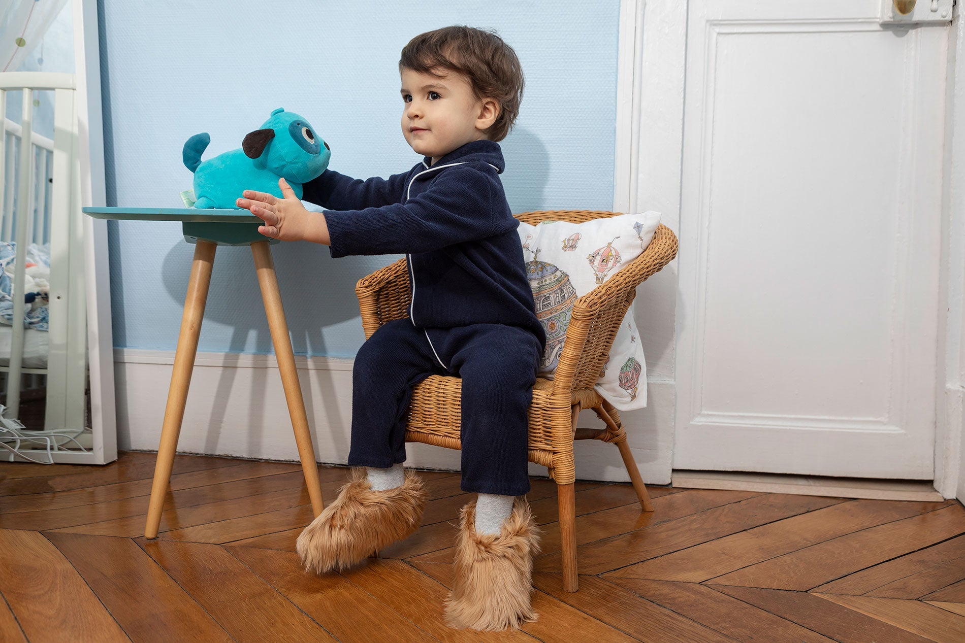 Kids Swirl alpaca fur slippers color honey. Leather outsole. Ethical alpaca fur slippers for toddlers. Made in Peru Suri fur.