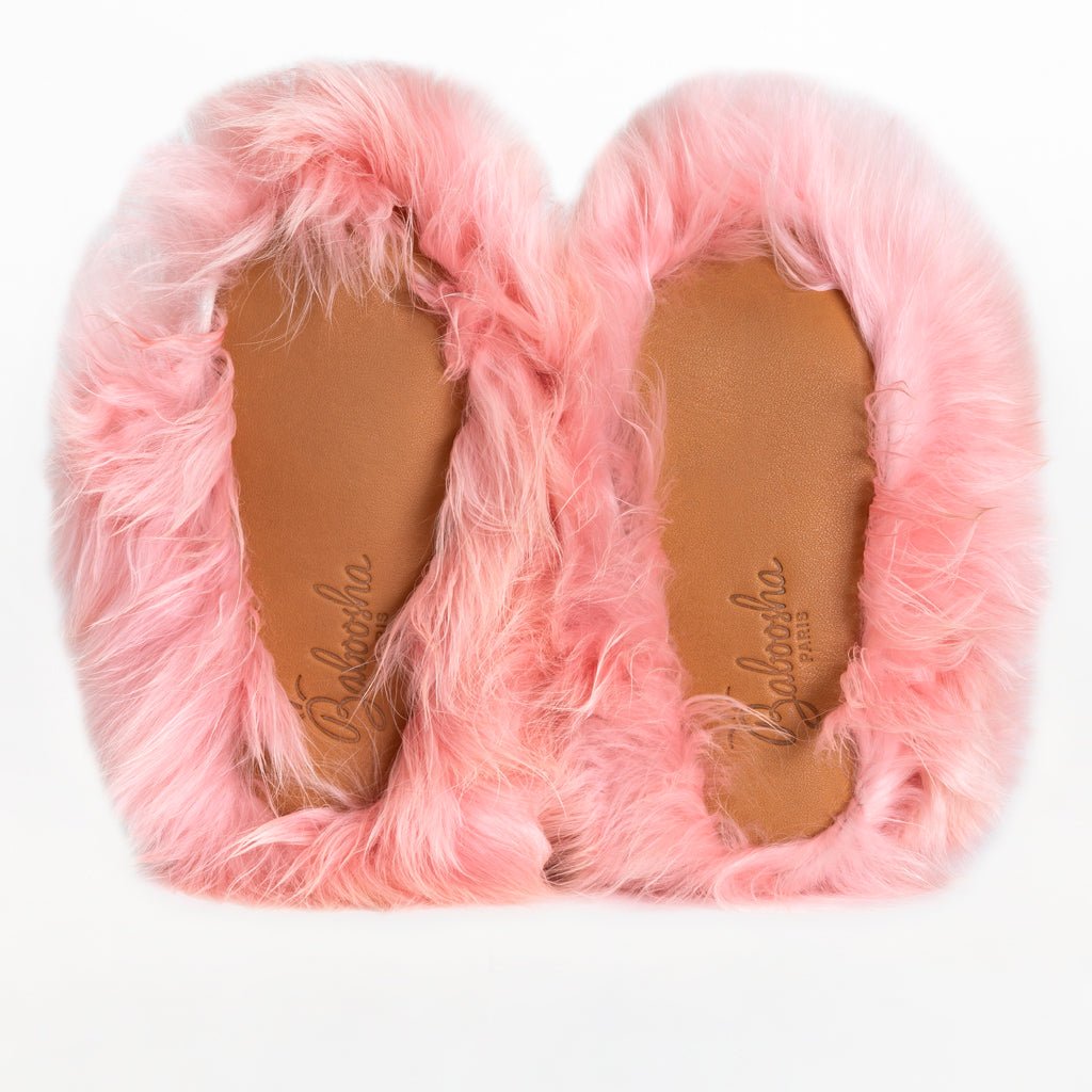 Kids Swirl alpaca fur slippers color pink Leather outsole. Ethical alpaca fur slippers for toddlers. Made in Peru Suri fur.